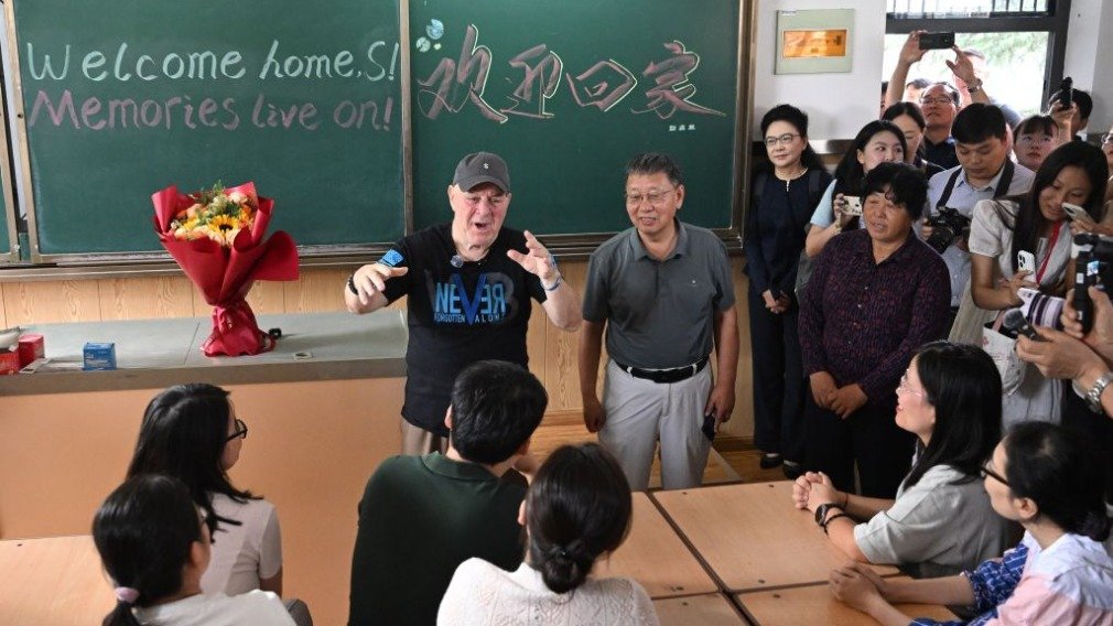 现场挖掘机正开展土石方清理